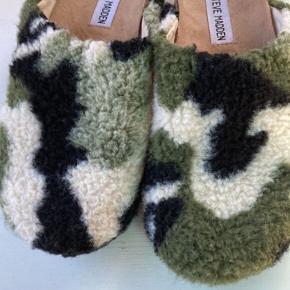 Steve Madden Green and Black Camo Mules - Picture 4 of 10